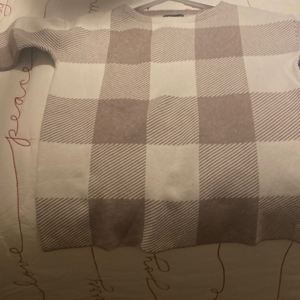 Never worn cute JNY sweater